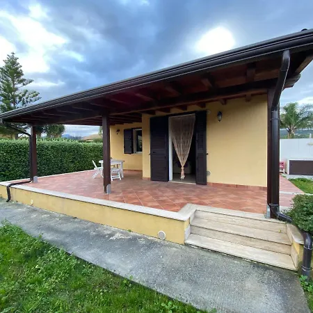 Holiday home Case Vacanze Paradise Beach Campofelice Di Roccella